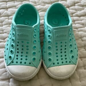 Native C5 toddler aqua green water shoes